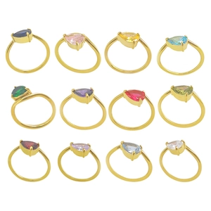 Lot de 12 bagues en acier doré serties de zircons colorés en forme de goutte d'eau chic