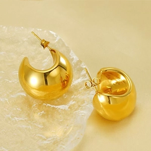 Detail of 18K gold plated C-shaped hoop earrings with polished finish and butterfly back