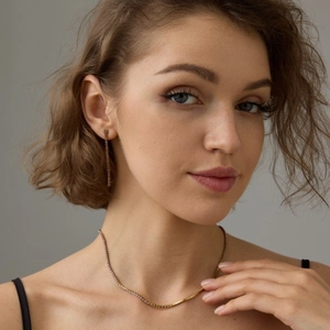 Parure élégante dorée avec collier tennis en zircon rose et boucles d'oreilles pendantes