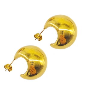 Detail of high-polish 18K gold plated C-shaped crescent hoop earrings in stainless steel