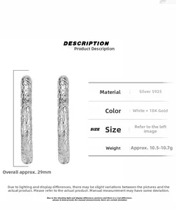 Détail des boucles d'oreilles créoles en argent S925 avec motif floral en relief