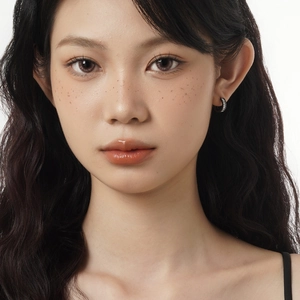 Boucles d'oreilles créoles géométriques en argent S925 avec surface rayée texturée