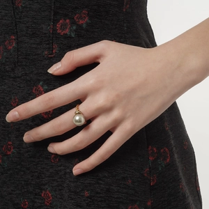 Elegant S925 sterling silver ring with large grey shell pearl and twisted gold band