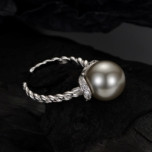 Elegant S925 sterling silver twist ring with dark grey pearl and zircon accents
