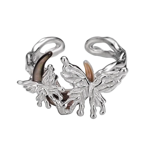 Bague ouverte papillon en argent massif S925 avec incrustations de nacre et texture fine