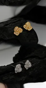 Détails de boucles d'oreilles fleur en argent S925 avec zircons scintillants dorés et argentés