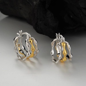 Minimalist S925 sterling silver geometric wavy hoop earrings in gold and silver finish