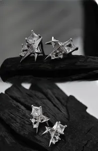 Détails des boucles d'oreilles étoile en argent S925 avec zircons cubiques brillants