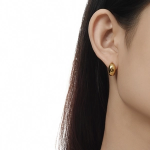 Chic S925 sterling silver geometric oval hoop earrings with gold mirror finish surface