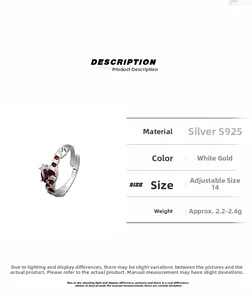 Dettaglio anello in argento sterling S925 con gemma rossa e trama irregolare