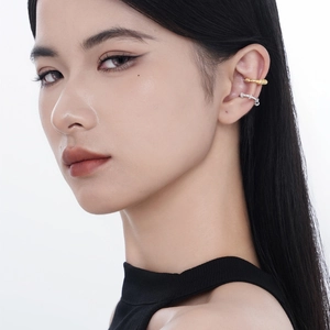 Minimalist S925 sterling silver geometric ear cuffs with sparkling diamonds on model