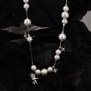 Collana a stella in argento S925 fatta a mano con perle bianche e zirconi lucenti