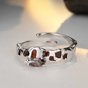Anello regolabile in argento S925 con texture lavica, pietra marquise marrone e stella