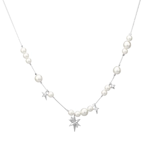 Collana in argento sterling S925 con perle bianche e pendenti a stella scintillanti su bianco