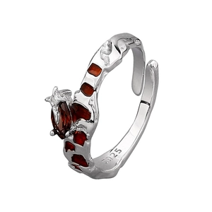 Anello regolabile in argento sterling S925 con pietre rosse e trama goffrata