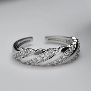 Minimalist S925 sterling silver multilayer intertwined open ring with shimmering crystals
