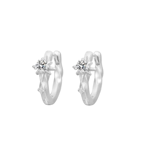 Boucles d'oreilles créoles étoile en argent S925 mat avec zircon central et design épuré