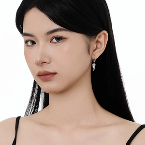 Orecchini a cerchio in argento sterling S925 con ciondolo a cono e cristalli per donna