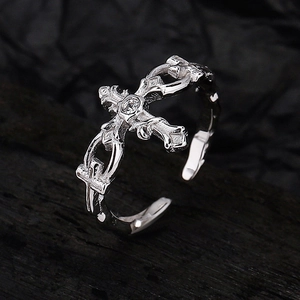 S925 sterling silver gothic cross ring with central zircon and vintage finish