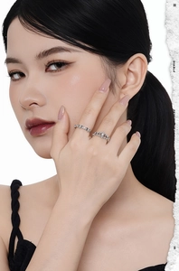 Detailed close-up of S925 sterling silver Gothic rings with fleur-de-lis engravings