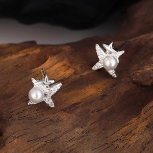 S925 sterling silver star stud earrings with white pearls and zircon on wooden base