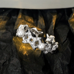 S925 sterling silver hollow star ring with inlaid pearls and sparkling crystals