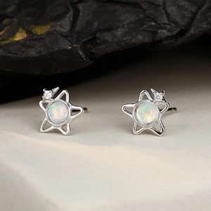 Orecchini a lobo a stella in argento S925 con opale colorato e piccolo zircone