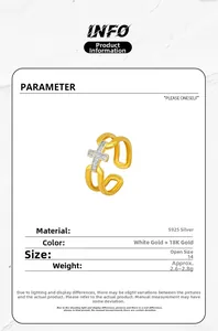 Gros plan sur une bague croix en argent S925 bicolore or et platine sertie de zircones