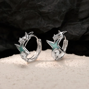 925 Argent Sterling Étoile Boucles d'Oreilles Huggie pour Femmes Émail Vert Clair Incrusté de Strass Petites Boucles d'Oreilles Étoile