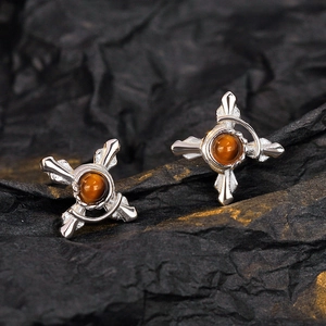 Boucles d'Oreilles Clous Croix en Argent Sterling 925 pour Femmes Avec Incrustation d'Oeil de Tigre Bijoux de Mode Vintage