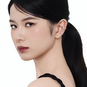 Minimalist S925 sterling silver geometric ear cuffs with sparkling diamonds in gold and silver