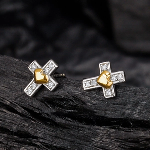 Boucles d'Oreilles Clous Croix en Argent Sterling 925 pour Femmes Petit Cœur d'Or Strass Bicolore Minimaliste Bijoux d'Oreilles Brillants