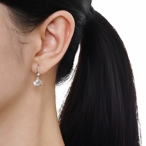 Elegant S925 sterling silver shell earrings with pearl and diamonds on a female model