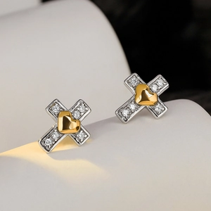 Boucles d'oreilles croix en argent S925 avec cœur doré et zircons brillants