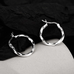 925 Sterling Silver Mobius Twisted Hoop Earrings For Women Minimalist Geometric Shiny Silver Hoop Earrings Jewelry Gift