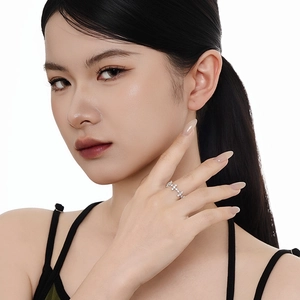 Minimalist S925 silver cross ring with sparkling marquise cut cubic zirconia diamonds