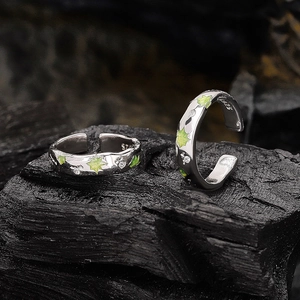 Bagues en argent sterling S925 avec relief d'étoile en émail vert et zircons brillants