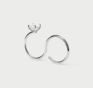 Detail of S-shaped S925 sterling silver ring with square-cut zirconia in claw setting