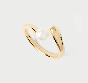 Macro shot of minimalist gold S925 silver ring featuring a white pearl and smooth sphere