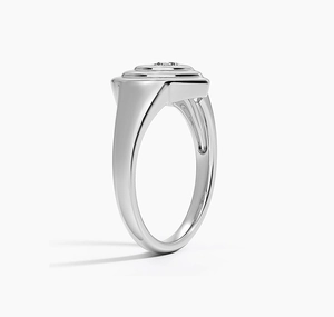 Macro side view of S925 silver ring featuring geometric tiered setting and round diamond