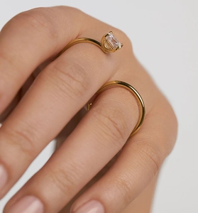 Detailed close-up of S925 silver gold-plated S-shape ring with a square-cut zircon stone