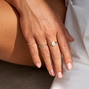 Set di tre anelli placcati in oro con anello a sigillo a stella e fascia pavé donna