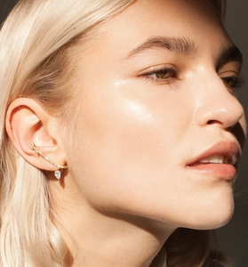 Close-up of S925 silver gold ear cuff with zircon pave and pear-cut drop stone