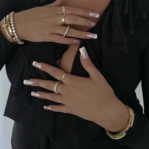 Stackable S925 sterling silver gold-plated rings and clover bracelets set on model