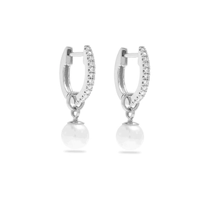 Detail shot of S925 silver hoop earrings with pavé diamonds and round pearl drops