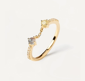 Detailed macro of gold S925 ring with two-tone gemstones and connected chain links