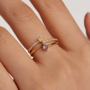 Minimalist S925 silver double layer ring with cubic zirconia on female model's finger