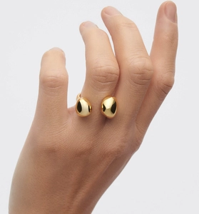 Polished gold S925 silver ring featuring an asymmetrical droplet design on the hand