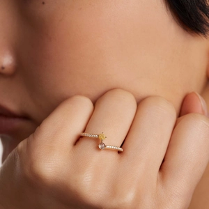 Minimalist S925 sterling silver ring with yellow and blue zircons on model's hand