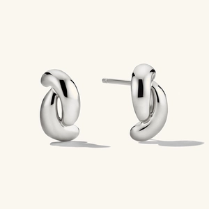 Boucles d'oreilles clous torsadées en argent S925 poli au design abstrait minimaliste